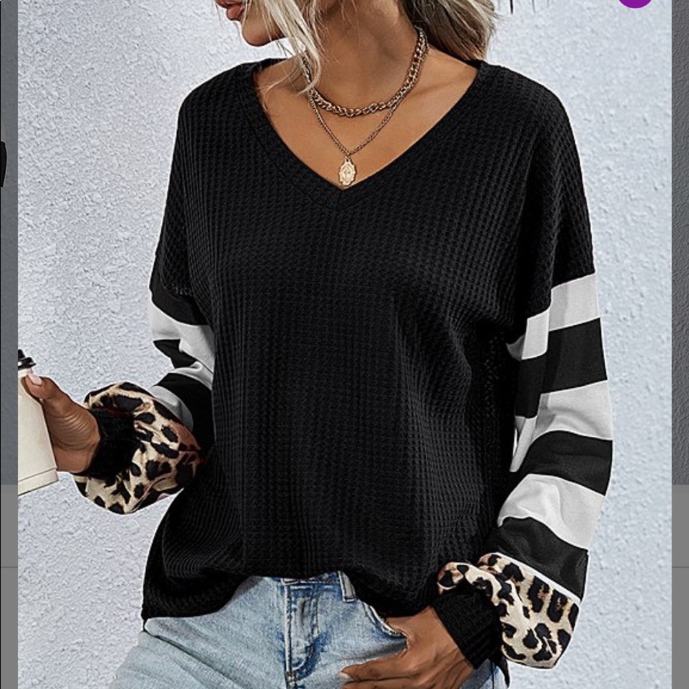 Black Stripe & Leopard Waffle Bishop-Sleeve V-Neck - Picture 3 of 8